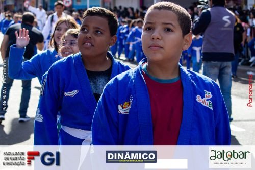 Desfile-Civico-Militar-emociona-e-atrai-multidao-no-aniversario-de-130-anos-de-Jatai-38 (1) (1)