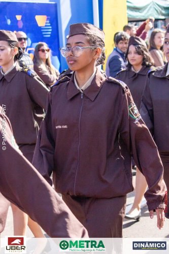 Desfile-Civico-Militar-emociona-e-atrai-multidao-no-aniversario-de-130-anos-de-Jatai-38 (1) (1) (1)