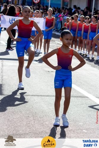 Desfile-Civico-Militar-emociona-e-atrai-multidao-no-aniversario-de-130-anos-de-Jatai-3 (1) (1)