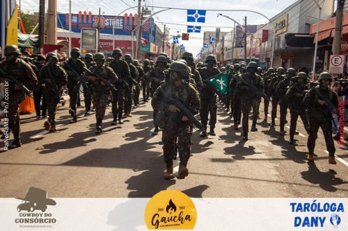 Desfile-Civico-Militar-emociona-e-atrai-multidao-no-aniversario-de-130-anos-de-Jatai-3 (1) (1) (1)