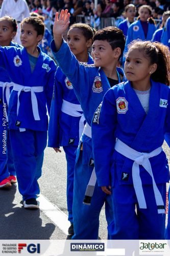 Desfile-Civico-Militar-emociona-e-atrai-multidao-no-aniversario-de-130-anos-de-Jatai-43 (1) (1)