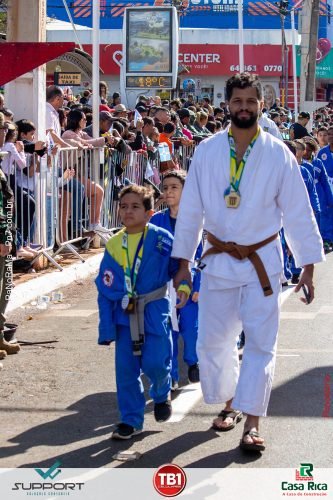 Desfile-Civico-Militar-emociona-e-atrai-multidao-no-aniversario-de-130-anos-de-Jatai-44 (1) (1)