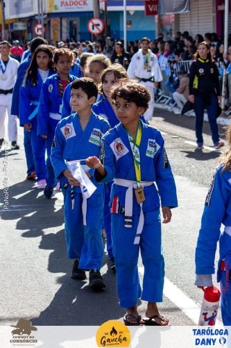 Desfile-Civico-Militar-emociona-e-atrai-multidao-no-aniversario-de-130-anos-de-Jatai-46 (1) (1)