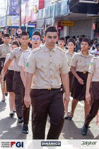 Desfile-Civico-Militar-emociona-e-atrai-multidao-no-aniversario-de-130-anos-de-Jatai-4 (1) (1) (1)