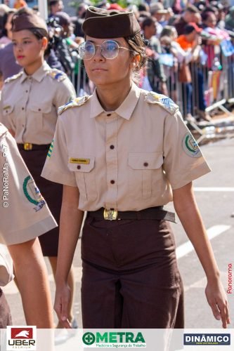 Desfile-Civico-Militar-emociona-e-atrai-multidao-no-aniversario-de-130-anos-de-Jatai-54 (1) (1) (1)