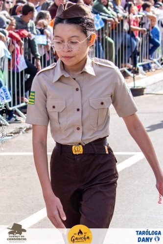 Desfile-Civico-Militar-emociona-e-atrai-multidao-no-aniversario-de-130-anos-de-Jatai-55 (1) (1) (1)