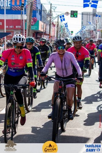 Desfile-Civico-Militar-emociona-e-atrai-multidao-no-aniversario-de-130-anos-de-Jatai-56 (1) (1)