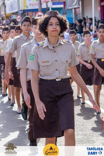 Desfile-Civico-Militar-emociona-e-atrai-multidao-no-aniversario-de-130-anos-de-Jatai-59 (1) (1) (1)