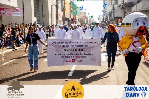 Desfile-Civico-Militar-emociona-e-atrai-multidao-no-aniversario-de-130-anos-de-Jatai-62 (1)