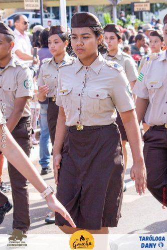 Desfile-Civico-Militar-emociona-e-atrai-multidao-no-aniversario-de-130-anos-de-Jatai-63 (1) (1) (1)