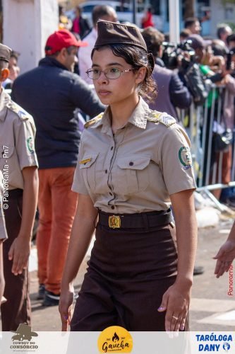 Desfile-Civico-Militar-emociona-e-atrai-multidao-no-aniversario-de-130-anos-de-Jatai-67 (1) (1) (1)