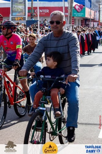 Desfile-Civico-Militar-emociona-e-atrai-multidao-no-aniversario-de-130-anos-de-Jatai-74 (1) (1)