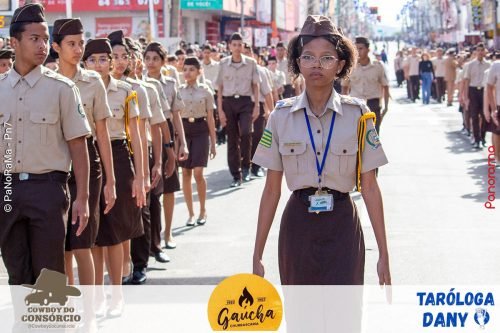 Desfile-Civico-Militar-emociona-e-atrai-multidao-no-aniversario-de-130-anos-de-Jatai-75 (1) (1) (1)