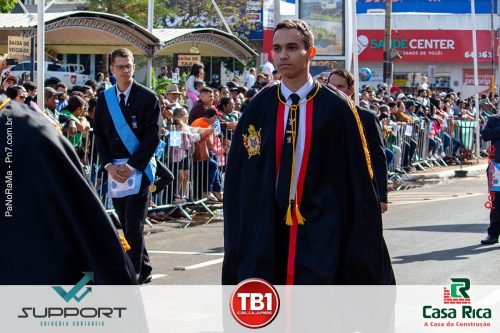 Desfile-Civico-Militar-emociona-e-atrai-multidao-no-aniversario-de-130-anos-de-Jatai-80 (1) (1)