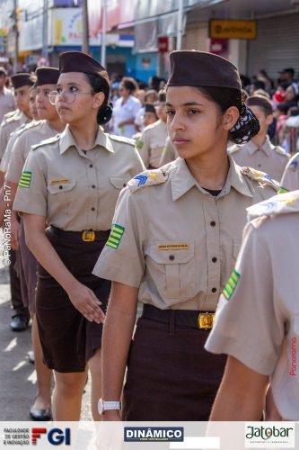 Desfile-Civico-Militar-emociona-e-atrai-multidao-no-aniversario-de-130-anos-de-Jatai-80 (1) (1) (1)