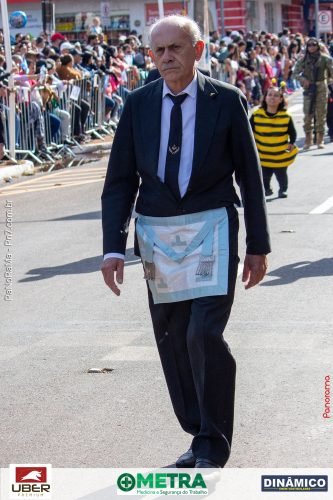 Desfile-Civico-Militar-emociona-e-atrai-multidao-no-aniversario-de-130-anos-de-Jatai-81 (1) (1)