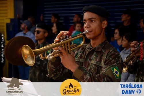 Desfile-Civico-Militar-emociona-e-atrai-multidao-no-aniversario-de-130-anos-de-Jatai-83 (1) (1) (1)