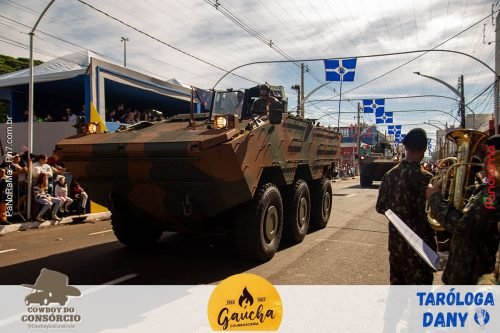 Desfile-Civico-Militar-emociona-e-atrai-multidao-no-aniversario-de-130-anos-de-Jatai-87 (1) (1) (1)