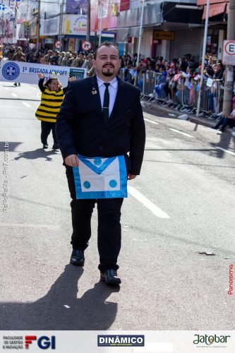 Desfile-Civico-Militar-emociona-e-atrai-multidao-no-aniversario-de-130-anos-de-Jatai-88 (1) (1)