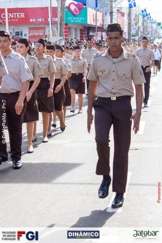 Desfile-Civico-Militar-emociona-e-atrai-multidao-no-aniversario-de-130-anos-de-Jatai-88 (1) (1) (1)