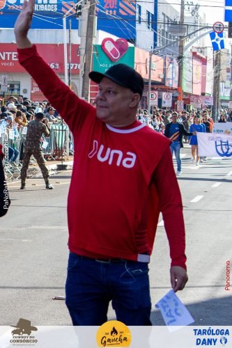 Desfile-Civico-Militar-emociona-e-atrai-multidao-no-aniversario-de-130-anos-de-Jatai-8 (1)