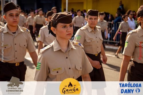 Desfile-Civico-Militar-emociona-e-atrai-multidao-no-aniversario-de-130-anos-de-Jatai-91 (1) (1)
