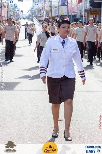 Desfile-Civico-Militar-emociona-e-atrai-multidao-no-aniversario-de-130-anos-de-Jatai-99 (1) (1) (1)