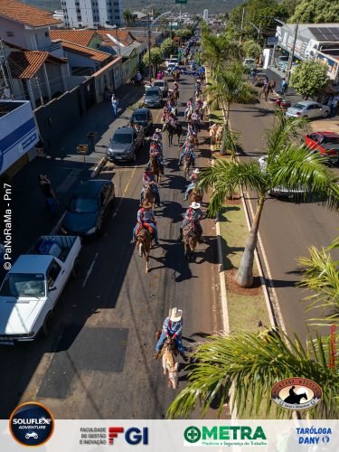 Desfile-dos-Cavaleiros-em-Jatai-5 (1)