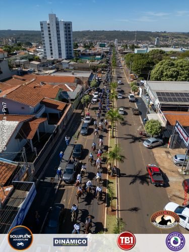 Desfile-dos-Cavaleiros-em-Jatai-6 (1)