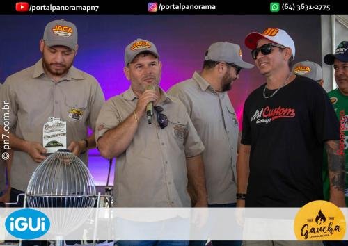 Encontro-de-Carros-Antigos-de-Jatai-pn7-80 (1)