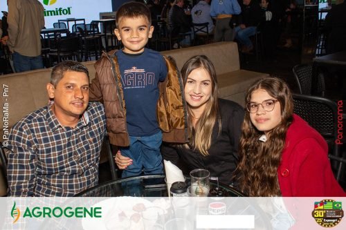 Estande-da-Agrogene-na-sexta-feira-da-Campeira-2025-47