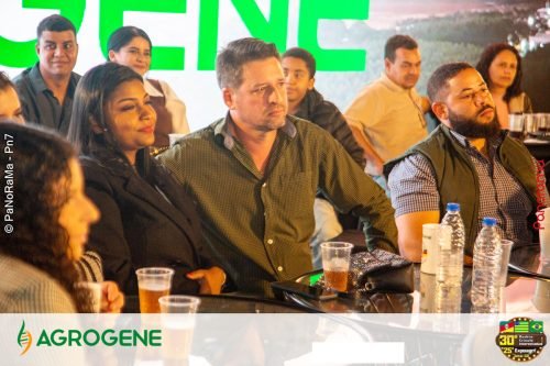 Estande-da-Agrogene-recebe-visitantes-no-1o-dia-da-Campeira-2025-13