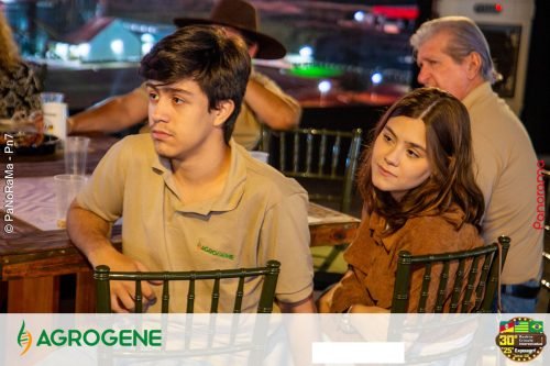 Estande-da-Agrogene-recebe-visitantes-no-1o-dia-da-Campeira-2025-14