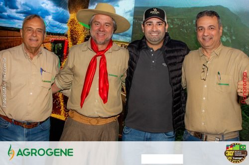 Estande-da-Agrogene-recebe-visitantes-no-1o-dia-da-Campeira-2025-32