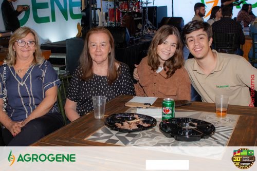 Estande-da-Agrogene-recebe-visitantes-no-1o-dia-da-Campeira-2025-33