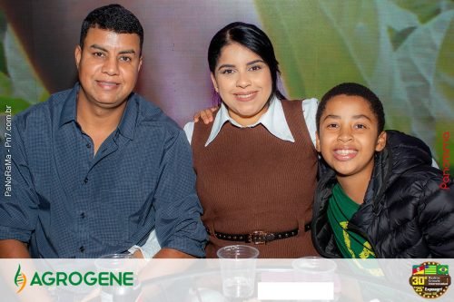 Estande-da-Agrogene-recebe-visitantes-no-1o-dia-da-Campeira-2025-37