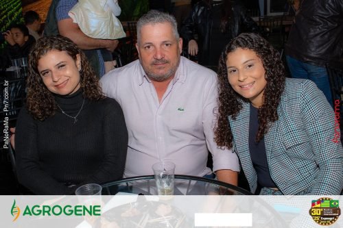 Estande-da-Agrogene-recebe-visitantes-no-1o-dia-da-Campeira-2025-39