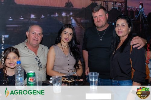 Estande-da-Agrogene-recebe-visitantes-no-1o-dia-da-Campeira-2025-40