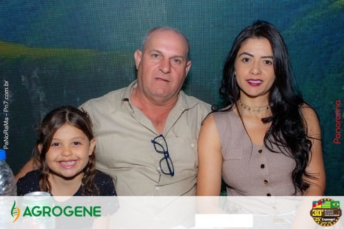 Estande-da-Agrogene-recebe-visitantes-no-1o-dia-da-Campeira-2025-42
