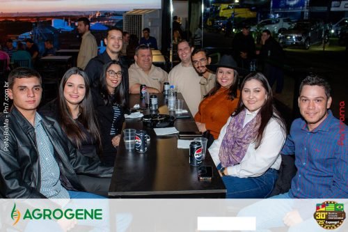 Estande-da-Agrogene-recebe-visitantes-no-1o-dia-da-Campeira-2025-43