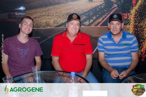 Estande-da-Agrogene-recebe-visitantes-no-1o-dia-da-Campeira-2025-49