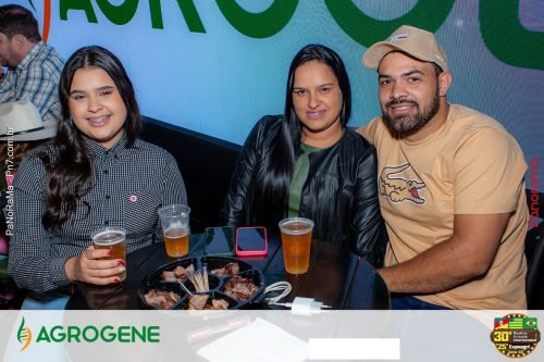 Estande-da-Agrogene-recebe-visitantes-no-1o-dia-da-Campeira-2025-50
