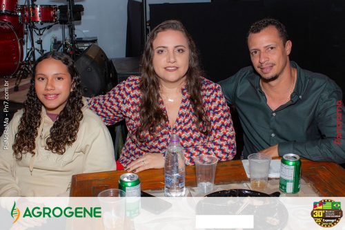 Estande-da-Agrogene-recebe-visitantes-no-1o-dia-da-Campeira-2025-53