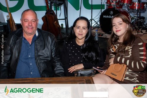 Estande-da-Agrogene-recebe-visitantes-no-1o-dia-da-Campeira-2025-54