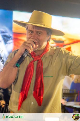 Estande-da-Agrogene-recebe-visitantes-no-1o-dia-da-Campeira-2025-6