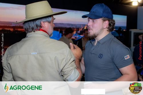 Estande-da-Agrogene-recebe-visitantes-no-1o-dia-da-Campeira-2025-68