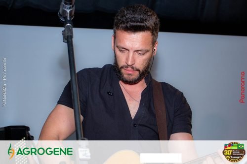 Estande-da-Agrogene-recebe-visitantes-no-1o-dia-da-Campeira-2025-73