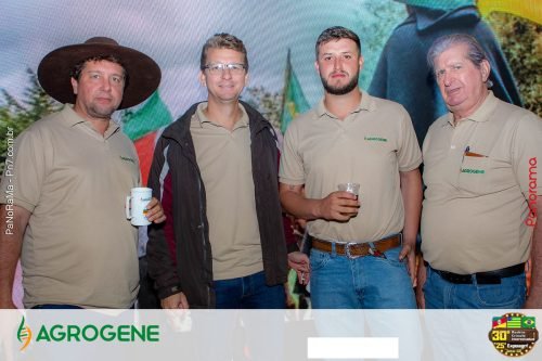 Estande-da-Agrogene-recebe-visitantes-no-1o-dia-da-Campeira-2025-79