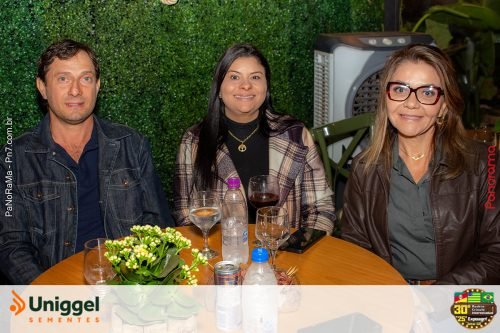 Estande-da-Uniggel-Sementes-na-sexta-feira-da-Campeira-2025-1