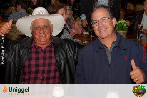 Estande-da-Uniggel-Sementes-na-sexta-feira-da-Campeira-2025-17